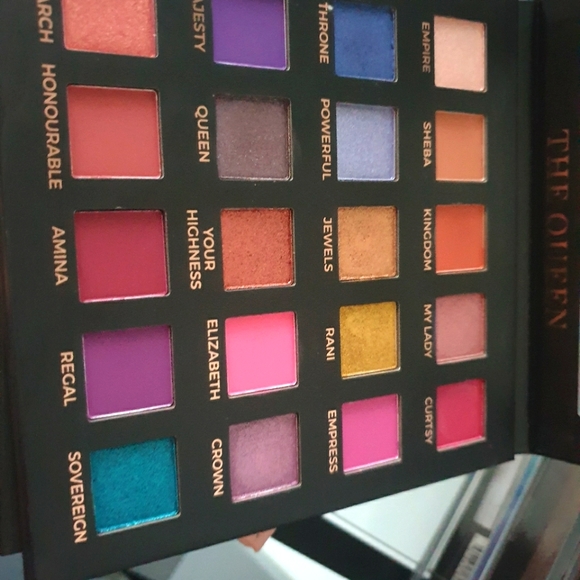 2/30$🌷Éloïse - the Queen palette - Picture 2 of 3
